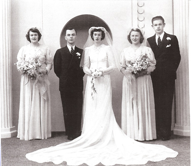Stanley & Barbara Wrzesinski with Margaret Burkard, Florence Walentowski & Unknown